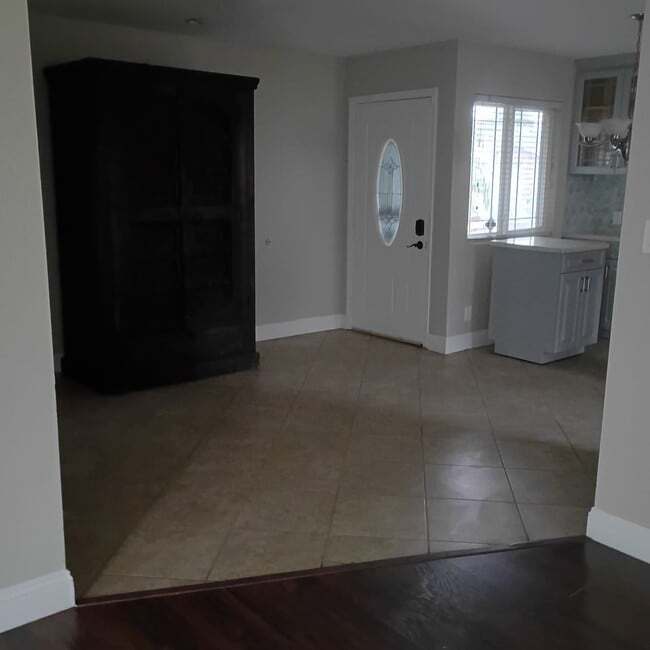 Building Photo - 1103 Myra Ave