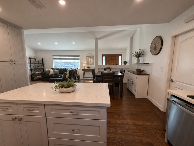 Building Photo - 3437 Madeira Way