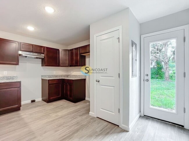 Building Photo - 6151 Delmar Pl