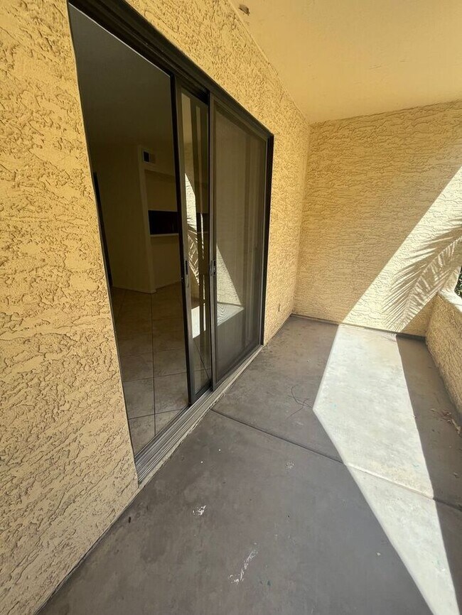Building Photo - 1201 S McClintock Dr
