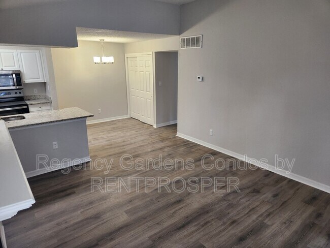 Building Photo - 5530 Chrishire Way