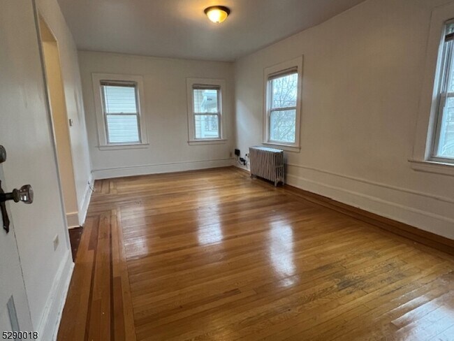 Foto del edificio - 35 Elmwood Ave