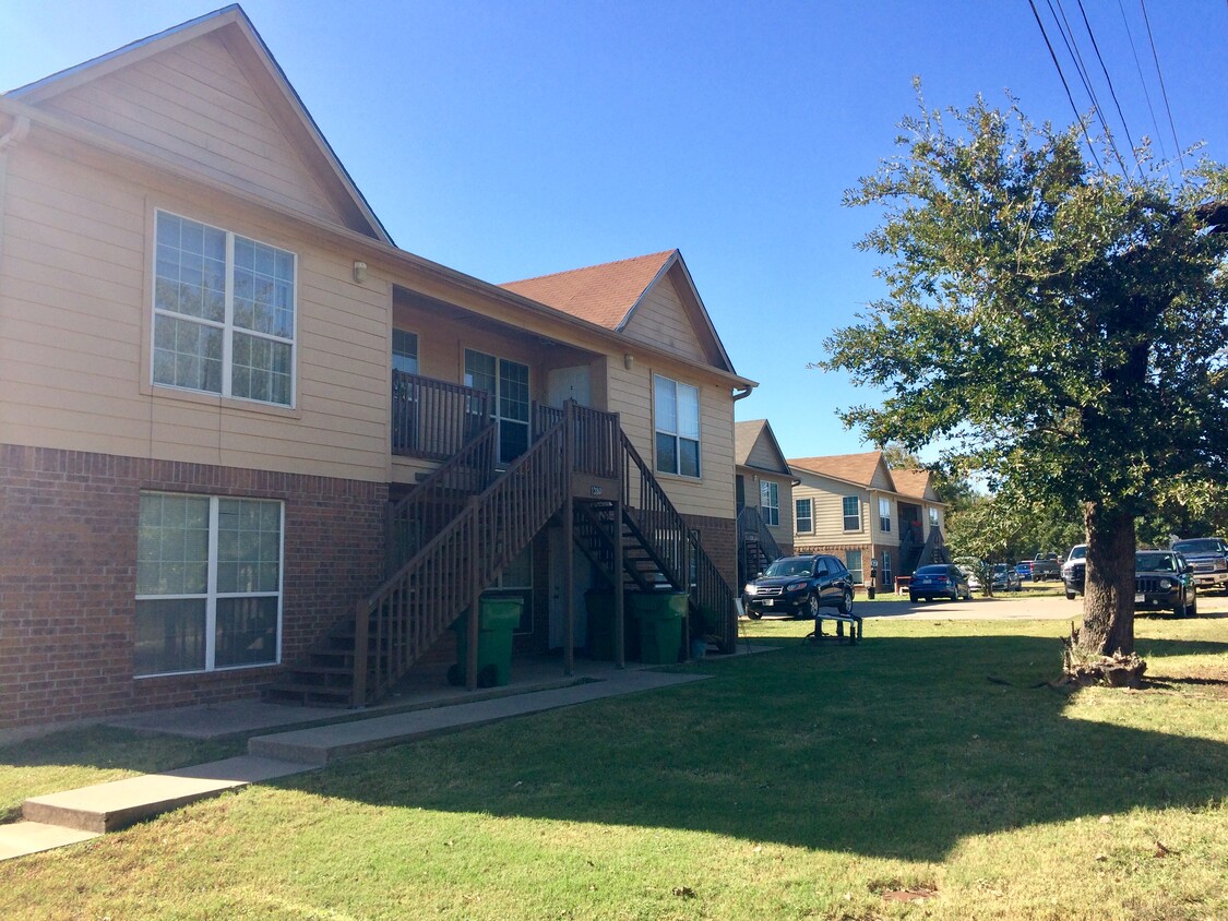 Primary Photo - Long St. Apartments