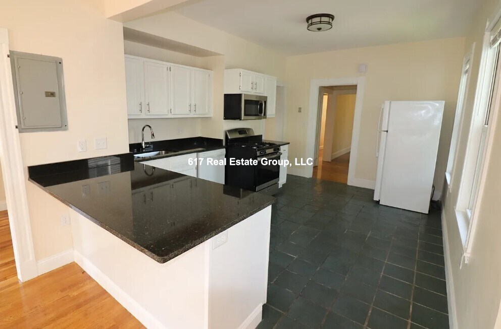 Primary Photo - 2572 Massachusetts Ave
