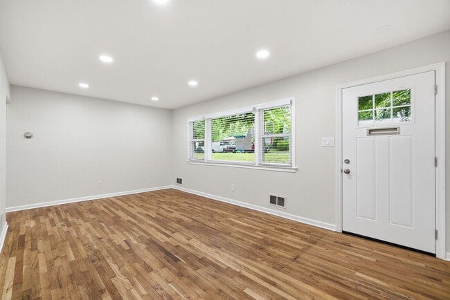 Building Photo - 18 Grandin Cir