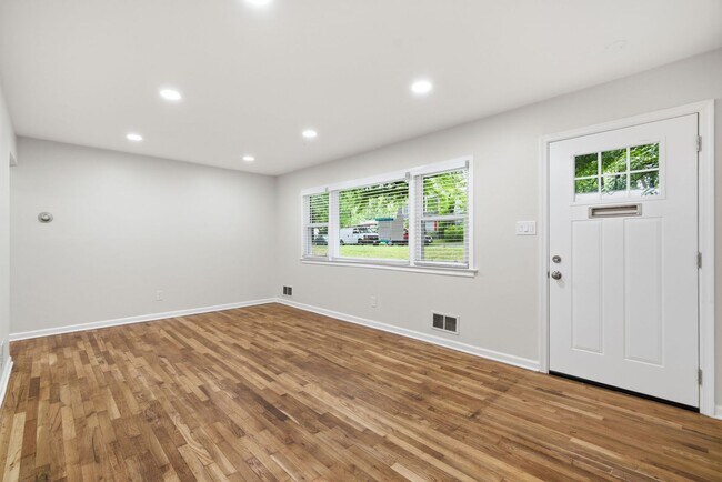 Foto del edificio - 3BR/2BA - Updated Rockville Home in Twinbrook with Finished Basement