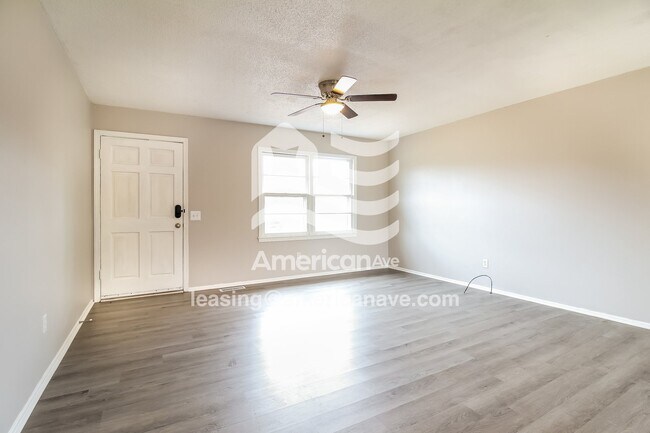 Foto del edificio - 213 Range View Rd