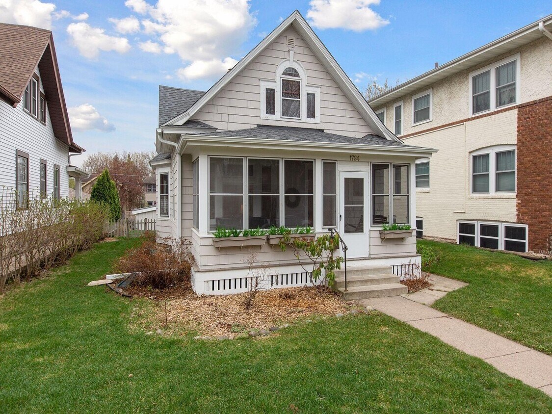 Primary Photo - 1794 Ashland Ave