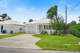 Building Photo - 5078 SE Isabelita Ave