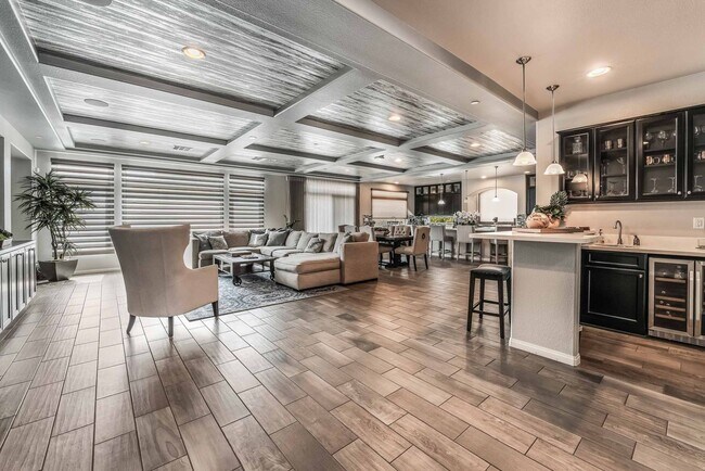 Building Photo - Southern Highlands 5-Bedroom Fully Furnish...