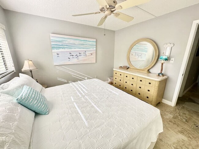Foto del edificio - 6327 Midnight Cove Rd