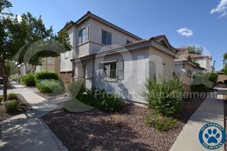 Building Photo - 4732 E Laurel Ave