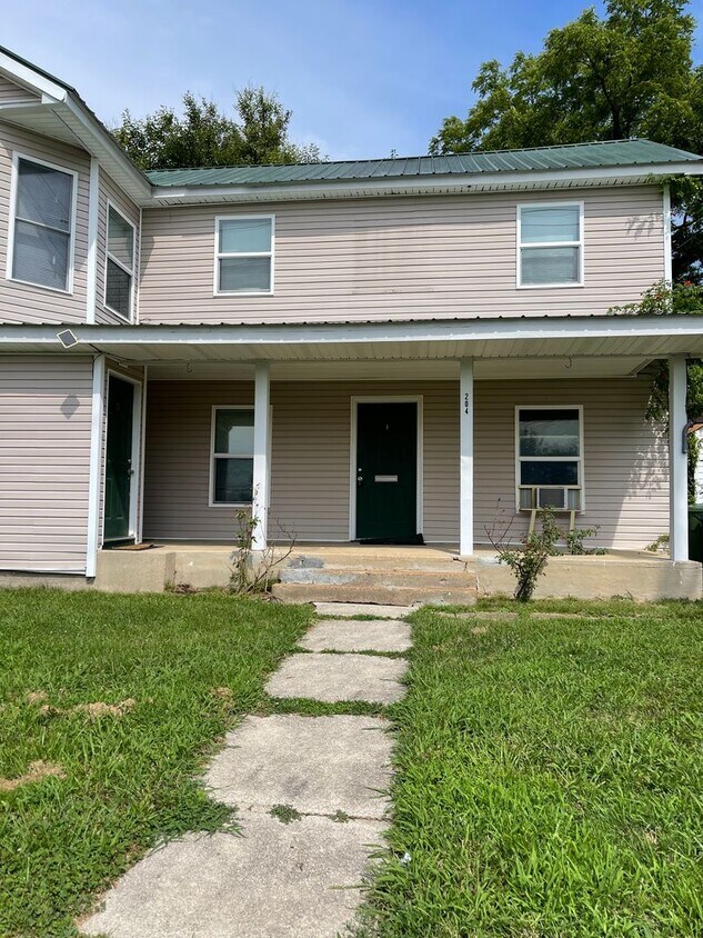 Foto principal - 204 N Olive St