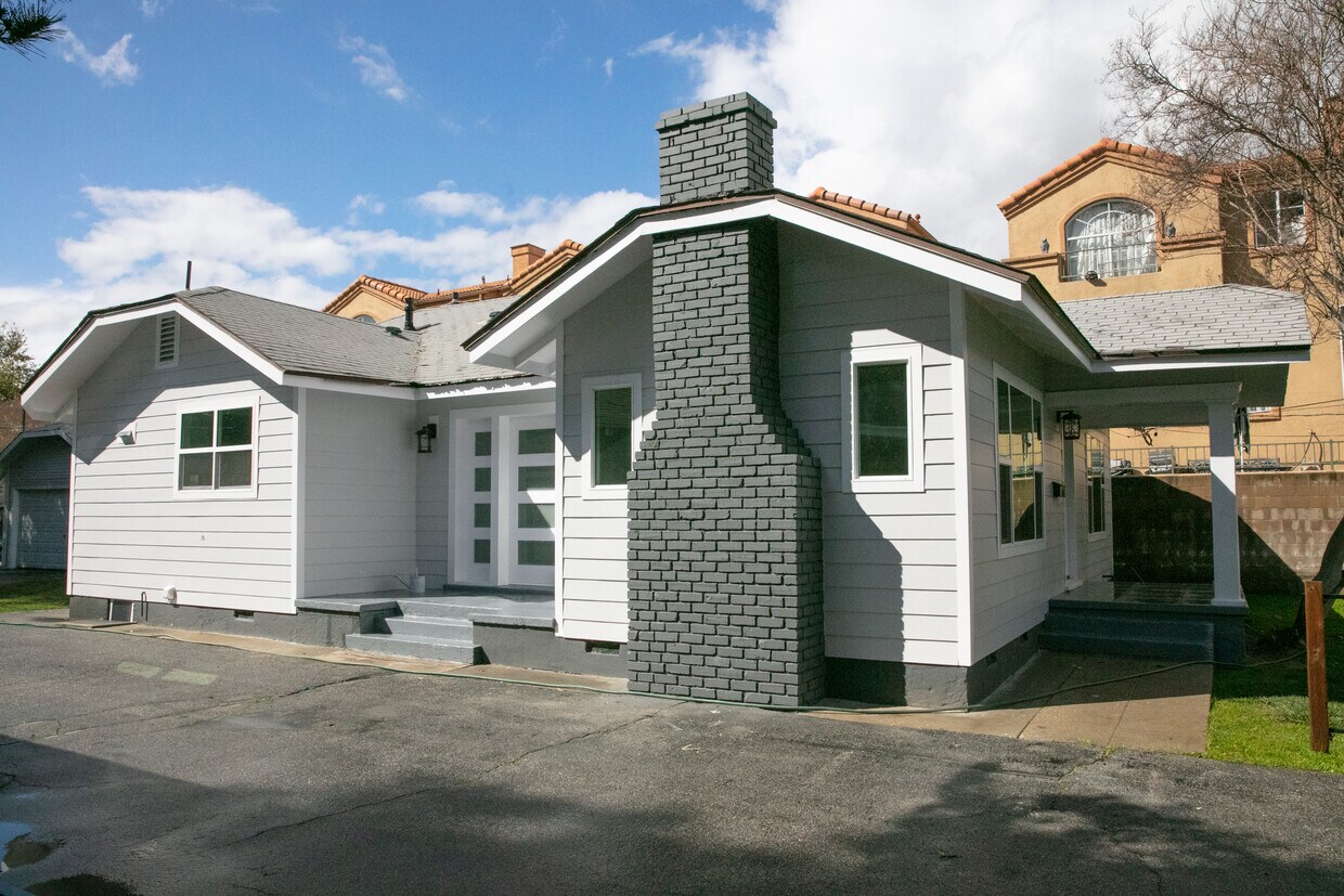 Exterior Side - 6909 Hazeltine Ave