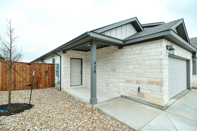 Building Photo - 438 Parkline Dr