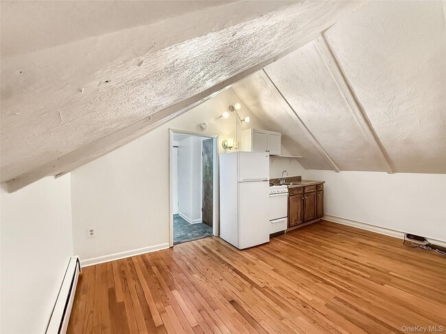 Building Photo - 252 Main St