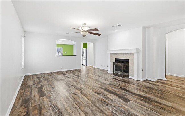 Foto del edificio - 1718 Lloydminister Way