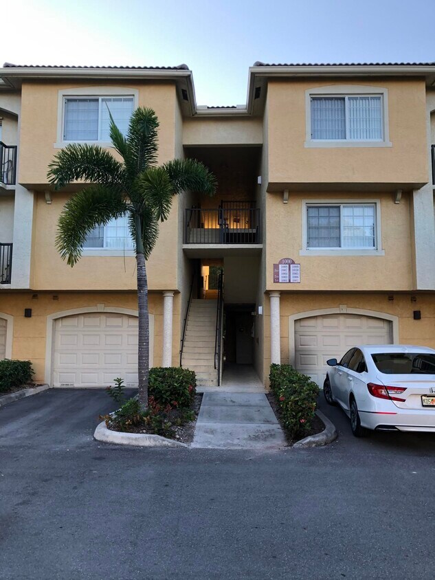 1000 Crestwood Ct S Unit 1009, Royal Palm Beach, FL 33411 Condo for
