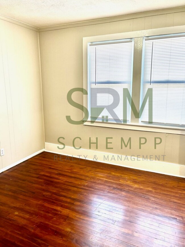Foto del edificio - Spacious 2 bedroom home near Churchill Downs- Section 8 accepted
