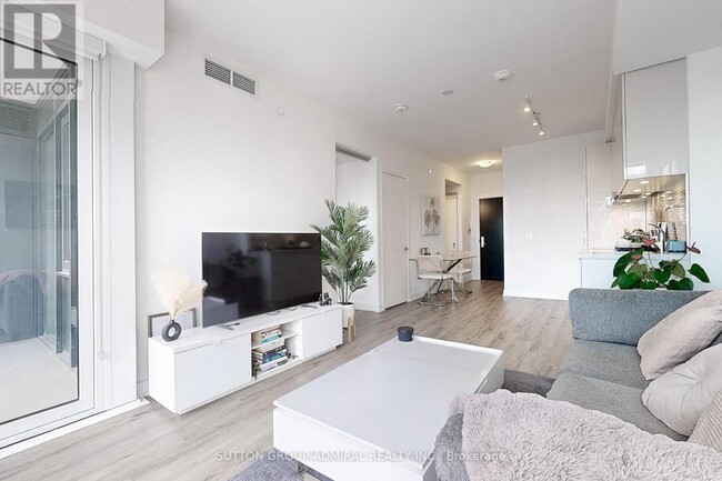 Building Photo - 158 Front St E