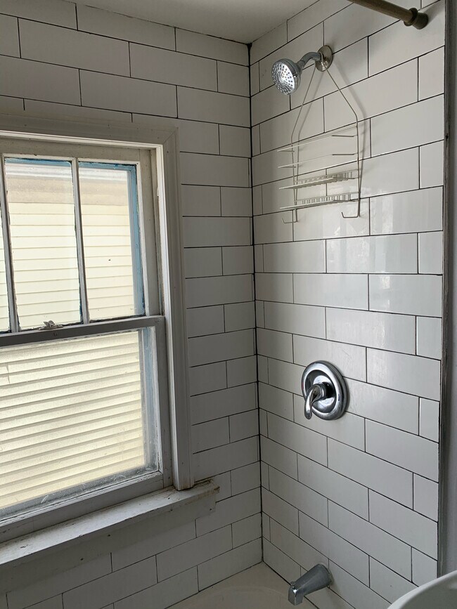 Foto del edificio - 90 Roswell Ave