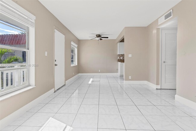 Building Photo - 1333 S Dixie Hwy