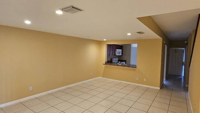 Building Photo - 4621 NW 88th Ave