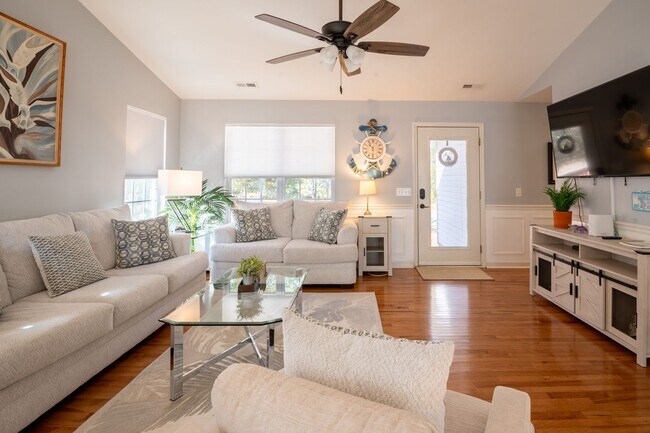Foto del edificio - FURNISHED OFF-SEASON MONTHLY RENTAL
