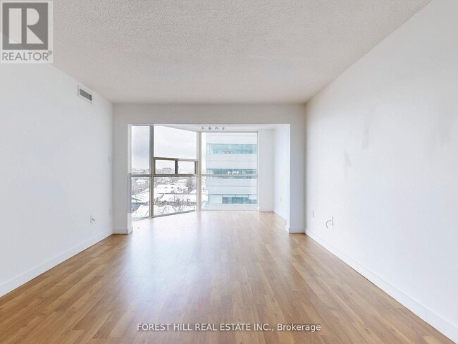 Photo du bâtiment - 725-725 King St W