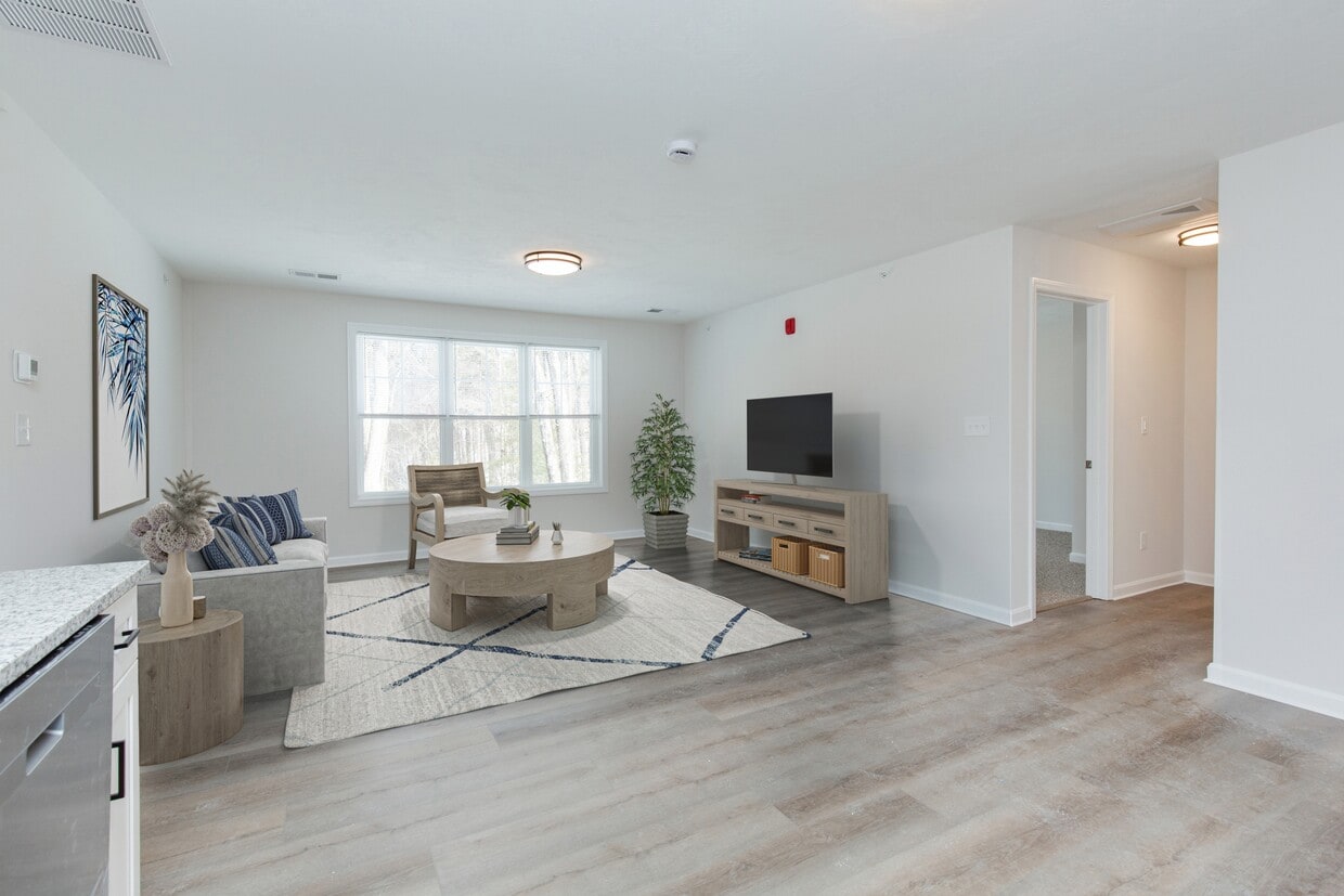 Photo - 60 Sherburne Ave (Tyngsborough, MA)