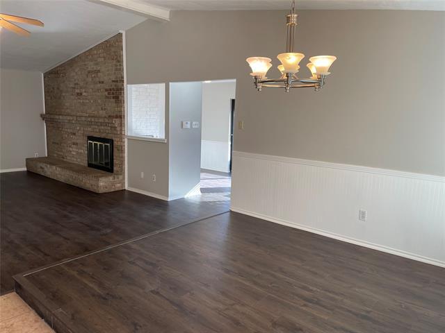 Building Photo - 1621 Versailles Dr