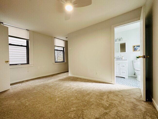 BEDROOM - 982-2 Hatch St