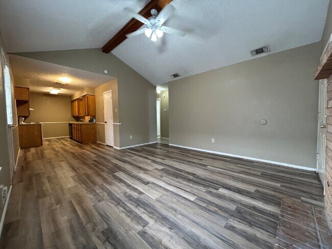 Foto del edificio - Two Bedroom Located in Frenship ISD!