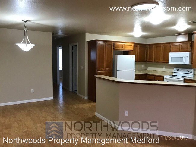 Foto del edificio - 320 Cheney Loop