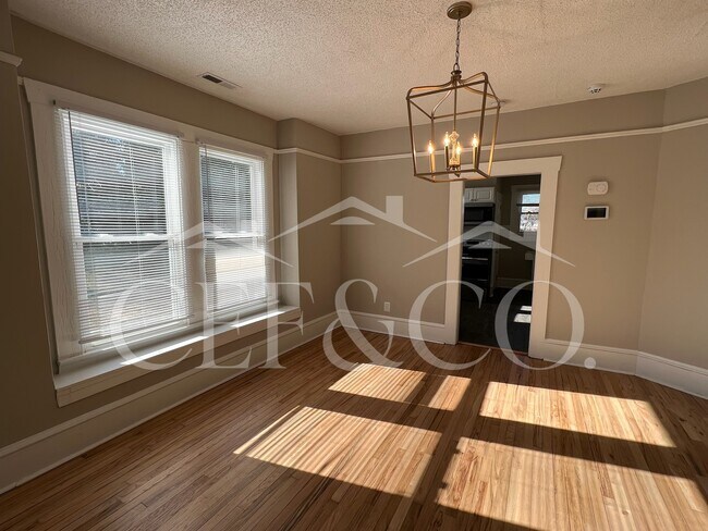 Foto del edificio - 302 Oakland Ave