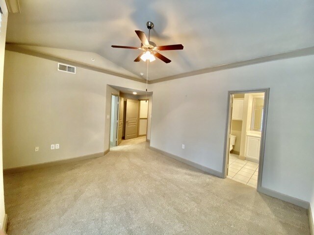 Building Photo - 3027 Thomas Ave