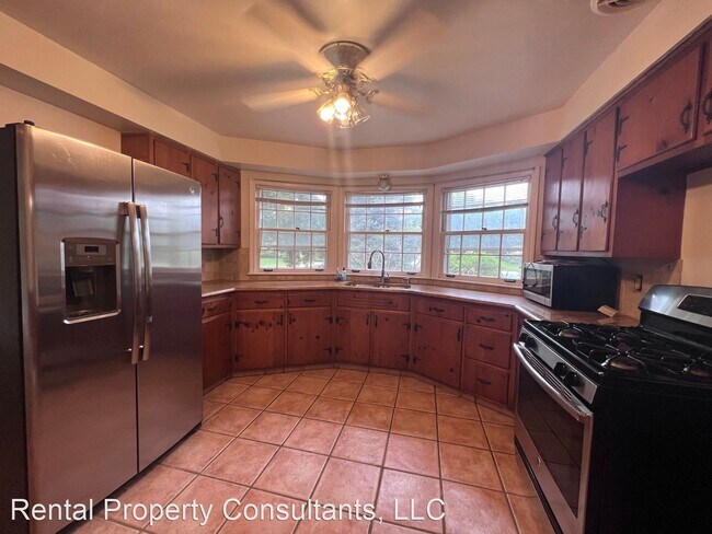 Foto del edificio - 2 br, 1 bath House - 1912 Lake Michigan Dr.