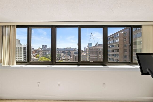Building Photo - 9 Hawthorne Pl