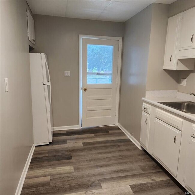Building Photo - 351 Brainard St