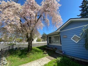 Building Photo - 4006 SE 74th Ave