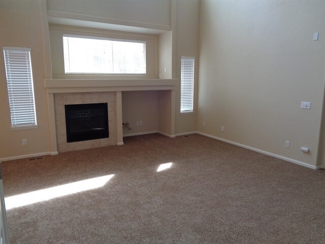 Building Photo - 624 Pitkin Way