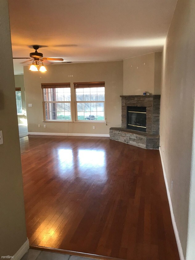Foto principal - 2884 Hillside Ct