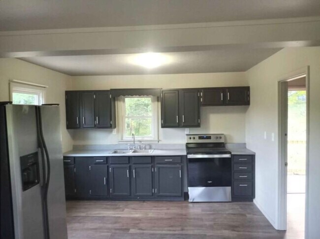 Building Photo - 978 Oak Dr