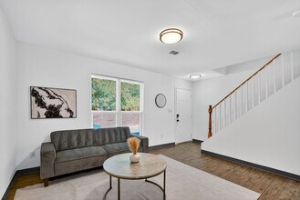 Building Photo - 5271 W Fayetteville Rd