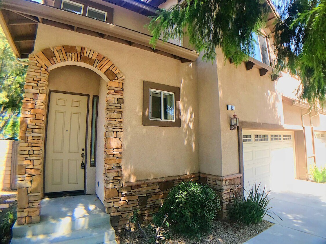 Primary Photo - 1797 Watercrest Way