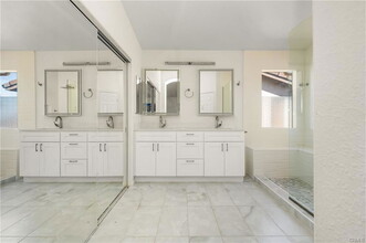 Building Photo - 5835 E Ridgemont Ct