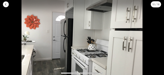 Foto del edificio - 5547 Hazeltine Ave