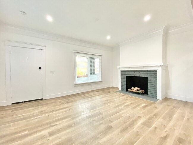 Building Photo - 2101 7th Ave