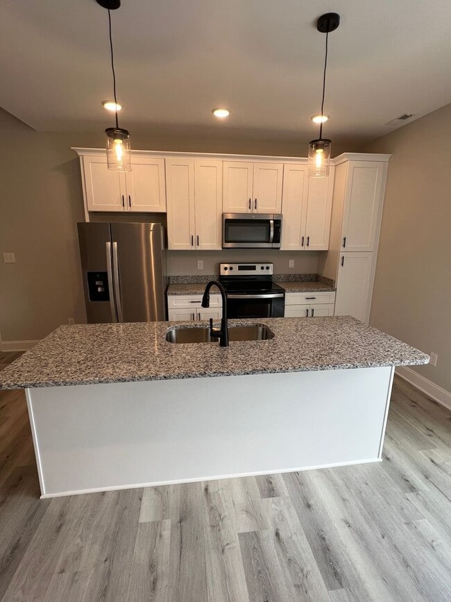 Building Photo - 1217 Shallowford St