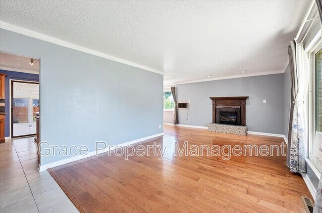 Foto del edificio - 1701 W. 55th Pl.